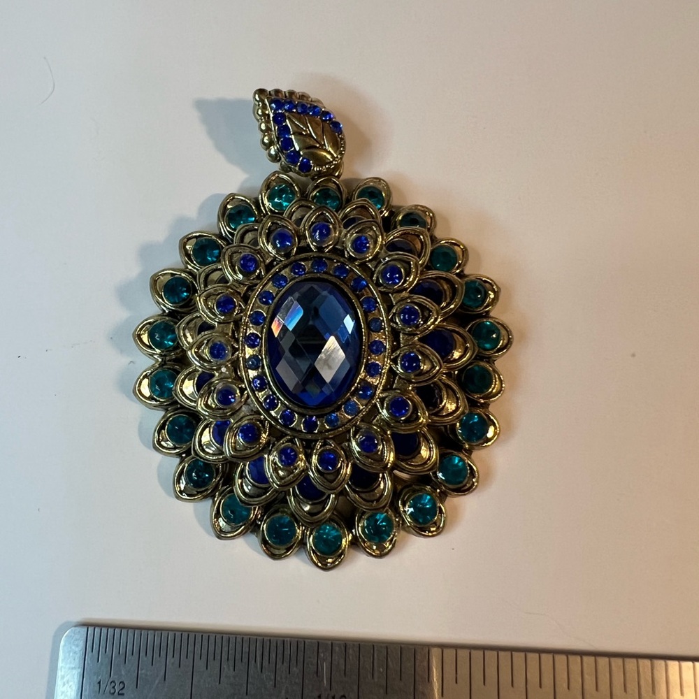 Regal Blue and Gold Brooch with Intricate Filigree
